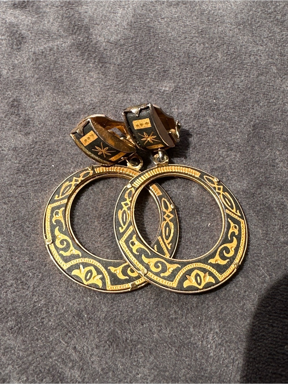 Vintage-Style Black and Gold damascène Toledo hoops